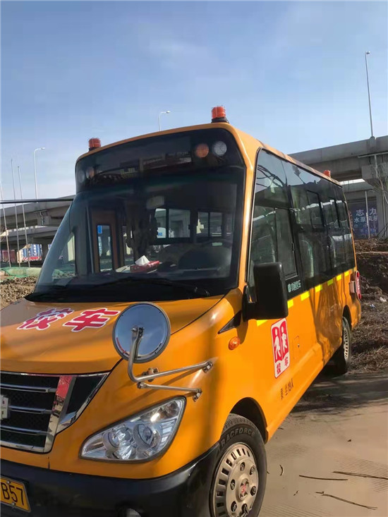 19座小学生校车